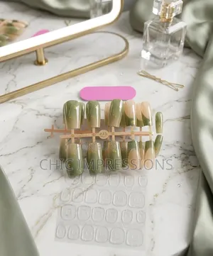 24 Reusable Press On Nails
