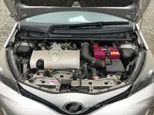 Toyota Vitz 1.3 FWD 5dr 2016 Silver