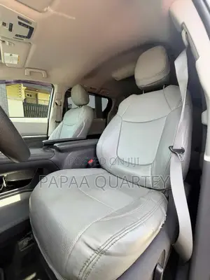 Toyota Sienna 2022 Silver