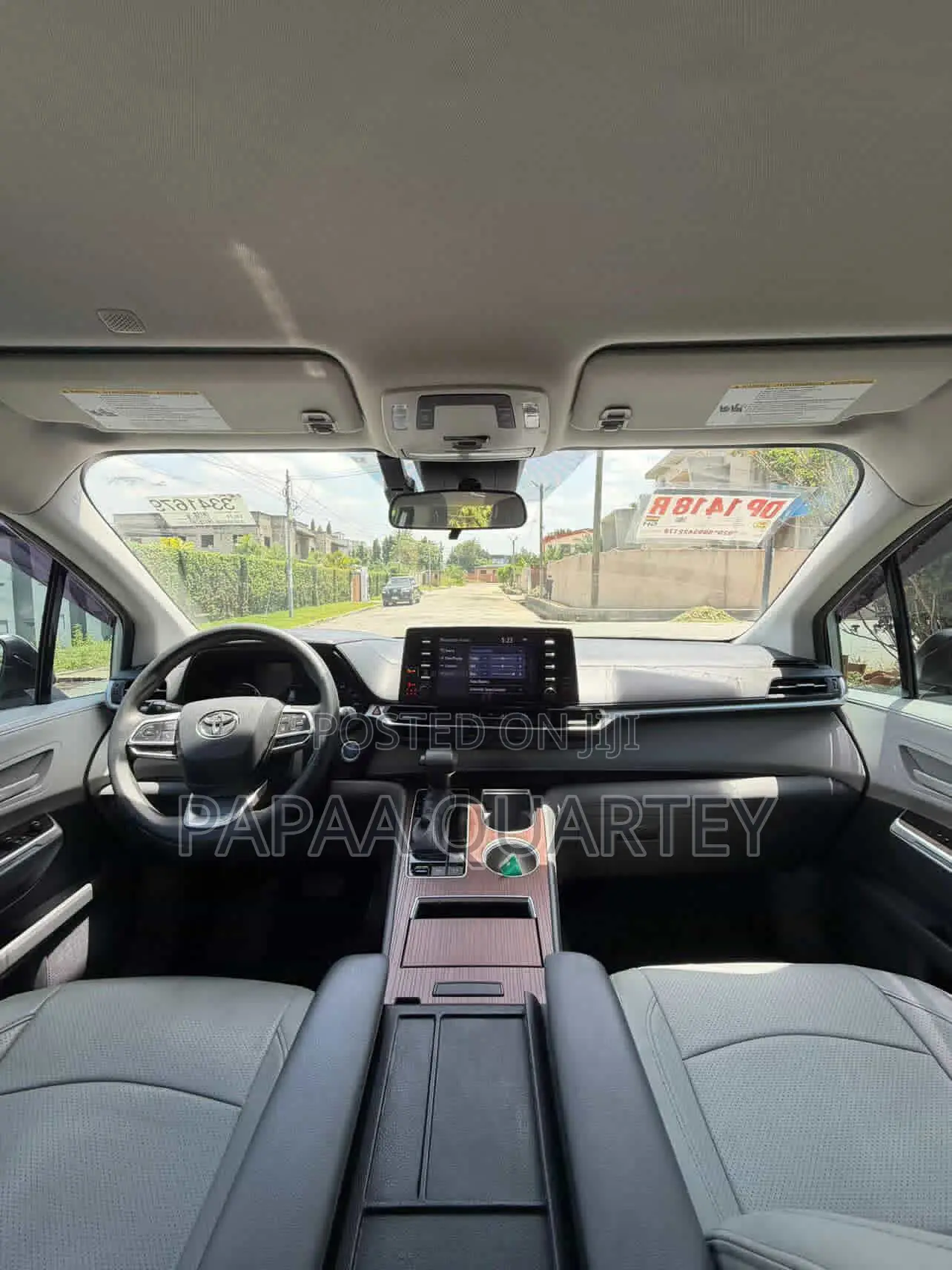 Toyota Sienna 2022 Silver