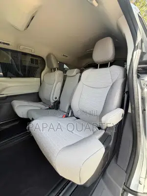 Toyota Sienna 2022 Silver