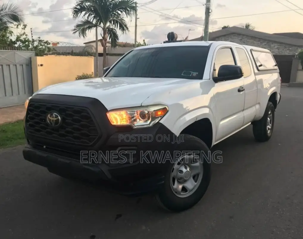 Toyota Tacoma 2022 White