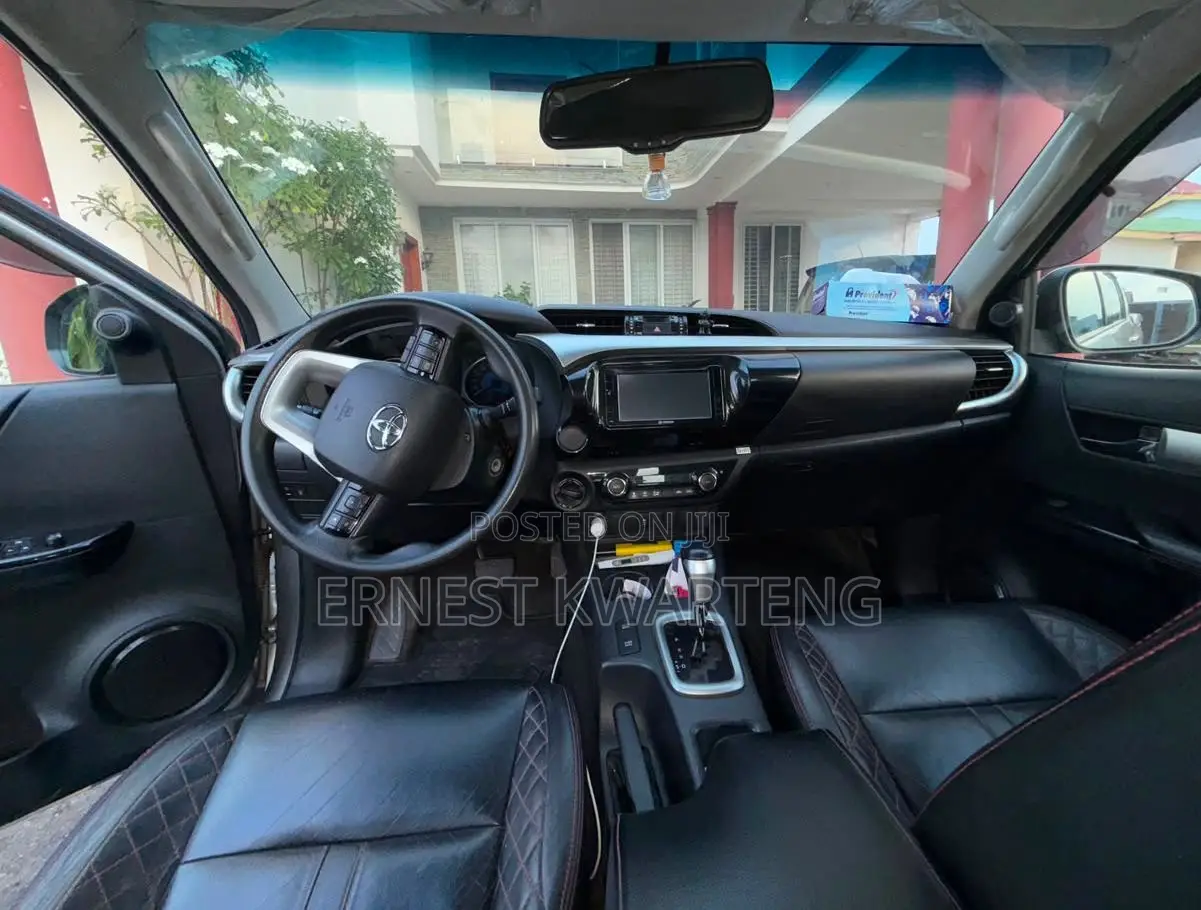 Toyota Hilux 2020 Gray