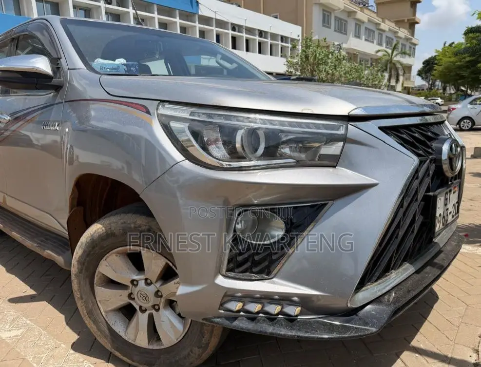 Toyota Hilux 2020 Gray