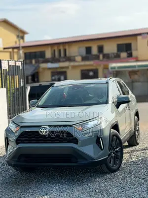 Toyota RAV4 XLE 2022