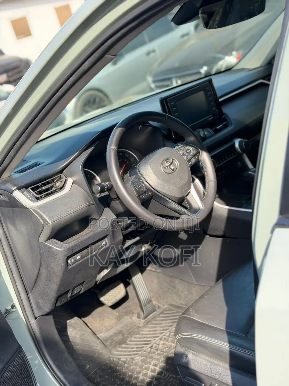 Toyota RAV4 XLE 2022
