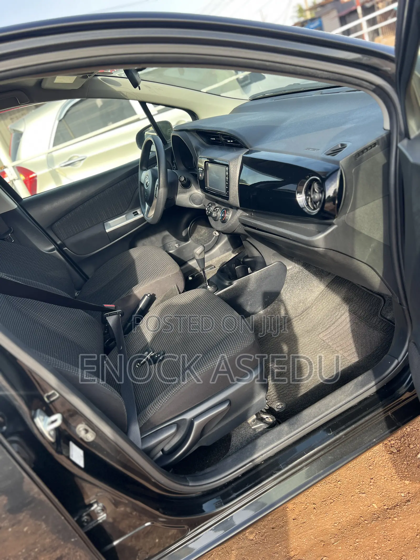 Toyota Vitz 1.3 AWD 3dr 2015 Black
