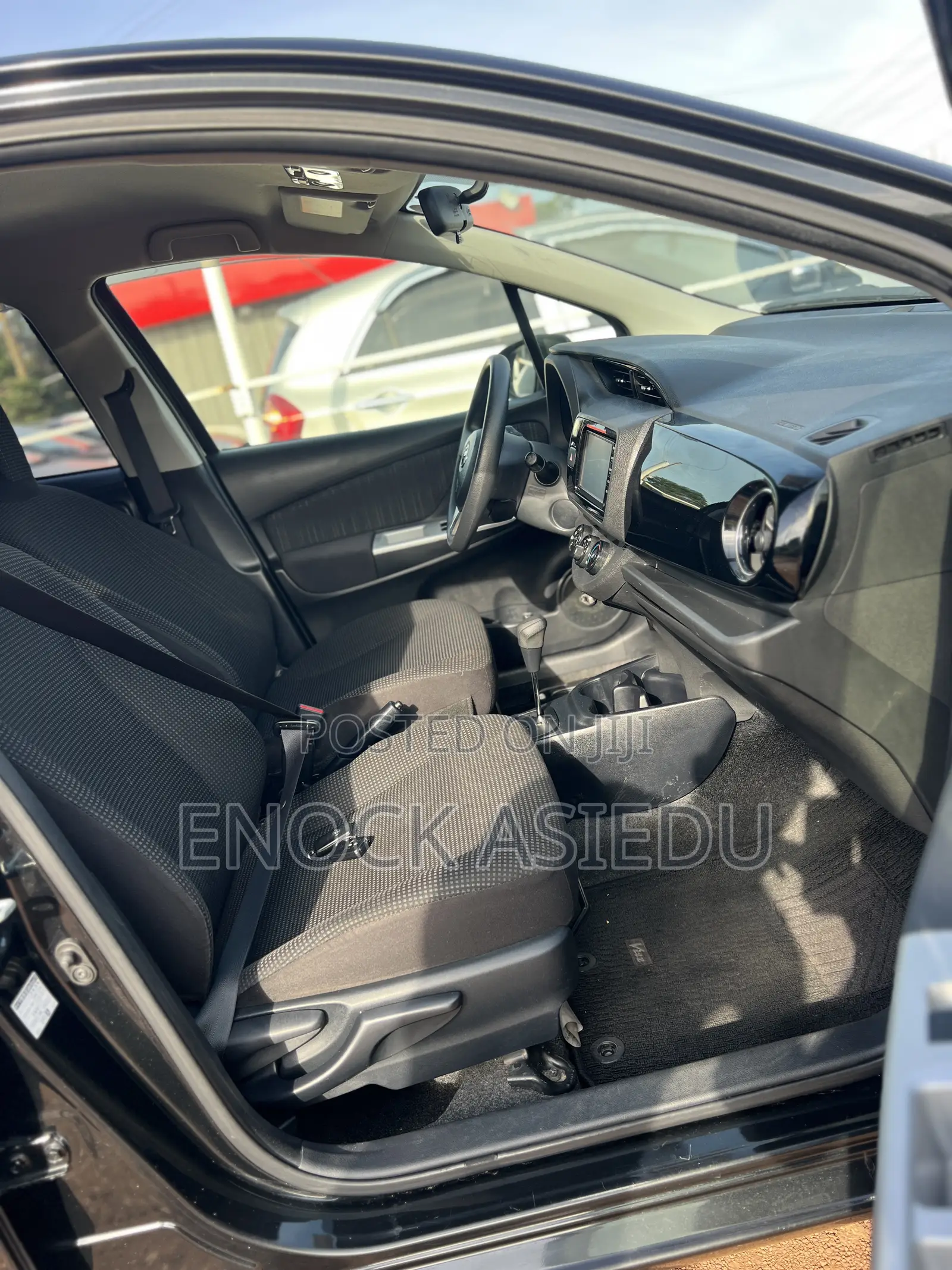 Toyota Vitz 1.3 AWD 3dr 2015 Black
