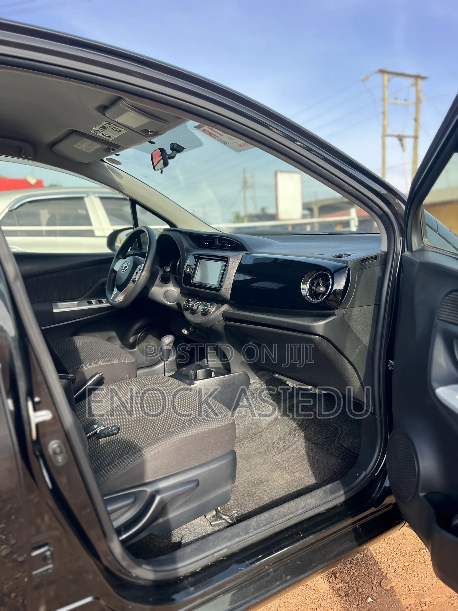 Toyota Vitz 1.3 AWD 3dr 2015 Black