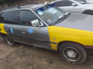 Opel Astra 2000 Yellow