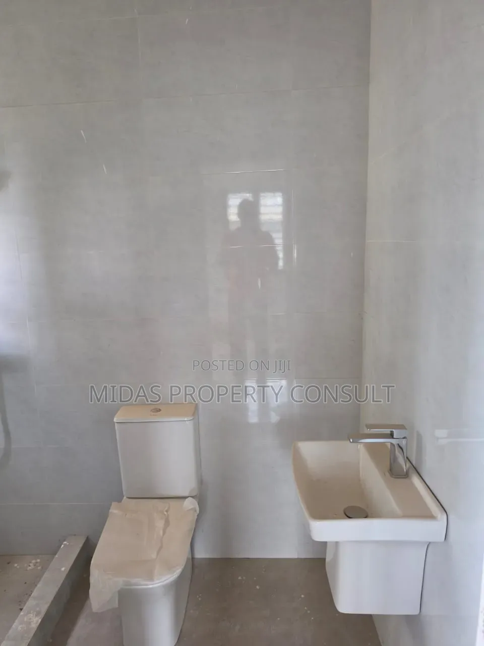 4bdrm House in Pantang Jeleel City, Ga East Municipal for sale