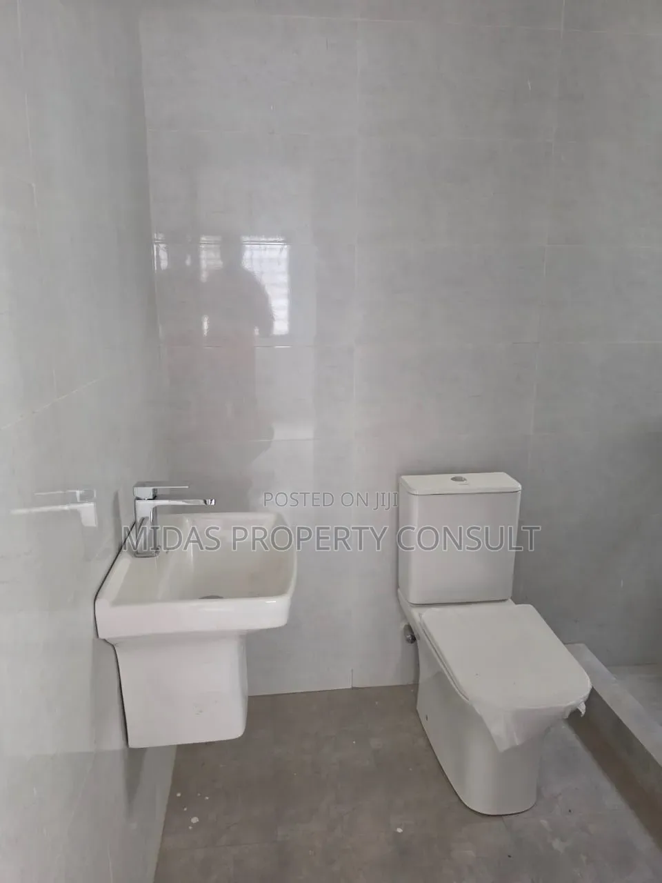 4bdrm House in Pantang Jeleel City, Ga East Municipal for sale