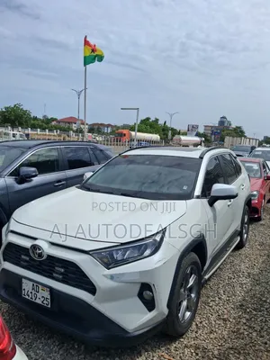 Toyota RAV4 2021 White