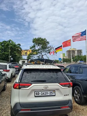 Toyota RAV4 2021 White