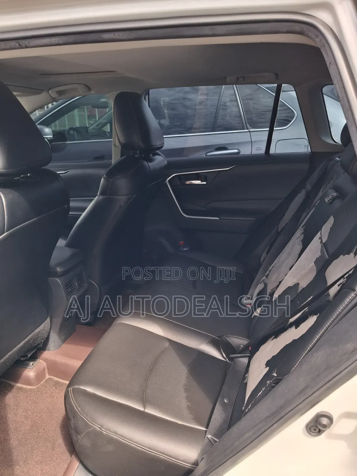 Toyota RAV4 2021 White