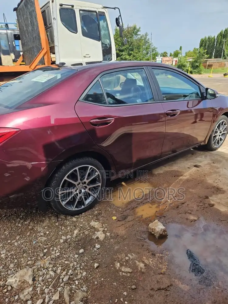 Toyota Corolla 2017 Maroon