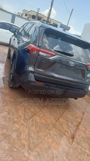 Toyota RAV4 LE 2021 Gray