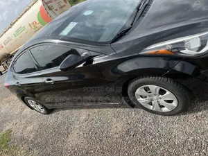 Hyundai Elantra SE Sedan FWD (1.8L 4cyl 6A) 2016 Black