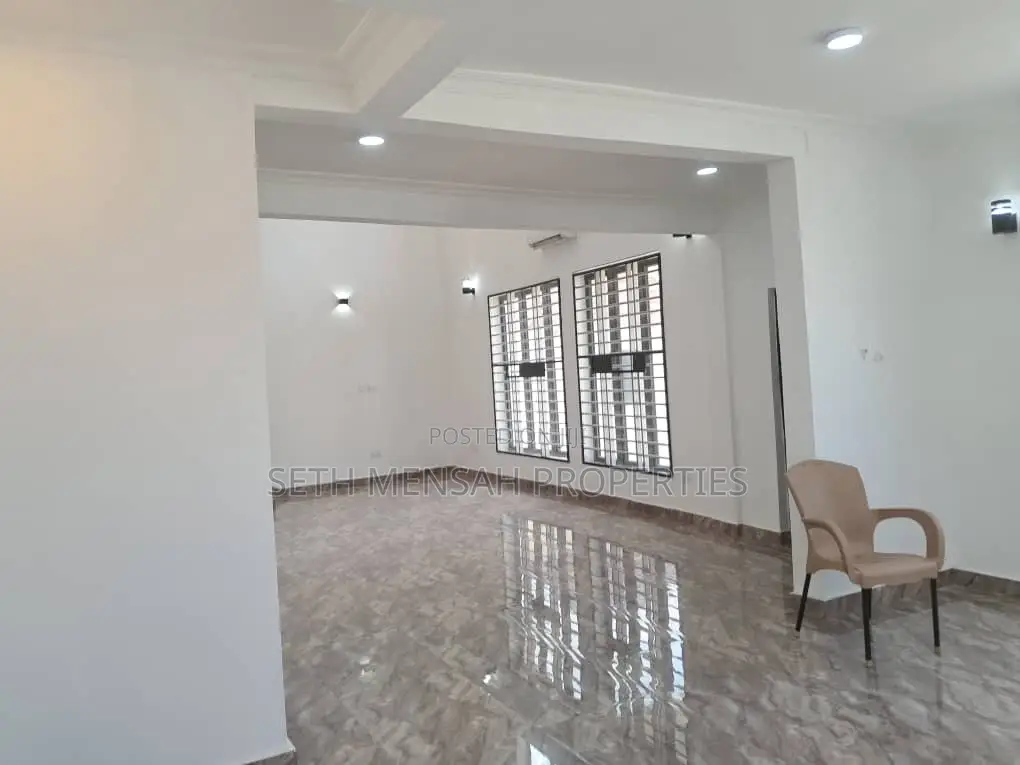 5bdrm House in 4 Bedroom House For, Baatsona Total for sale
