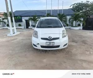 Toyota Vitz 1.3 FWD 5dr 2010 White