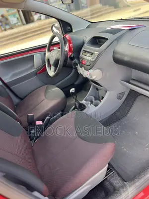 Toyota Aygo 1.0 5-Door 2012 Red