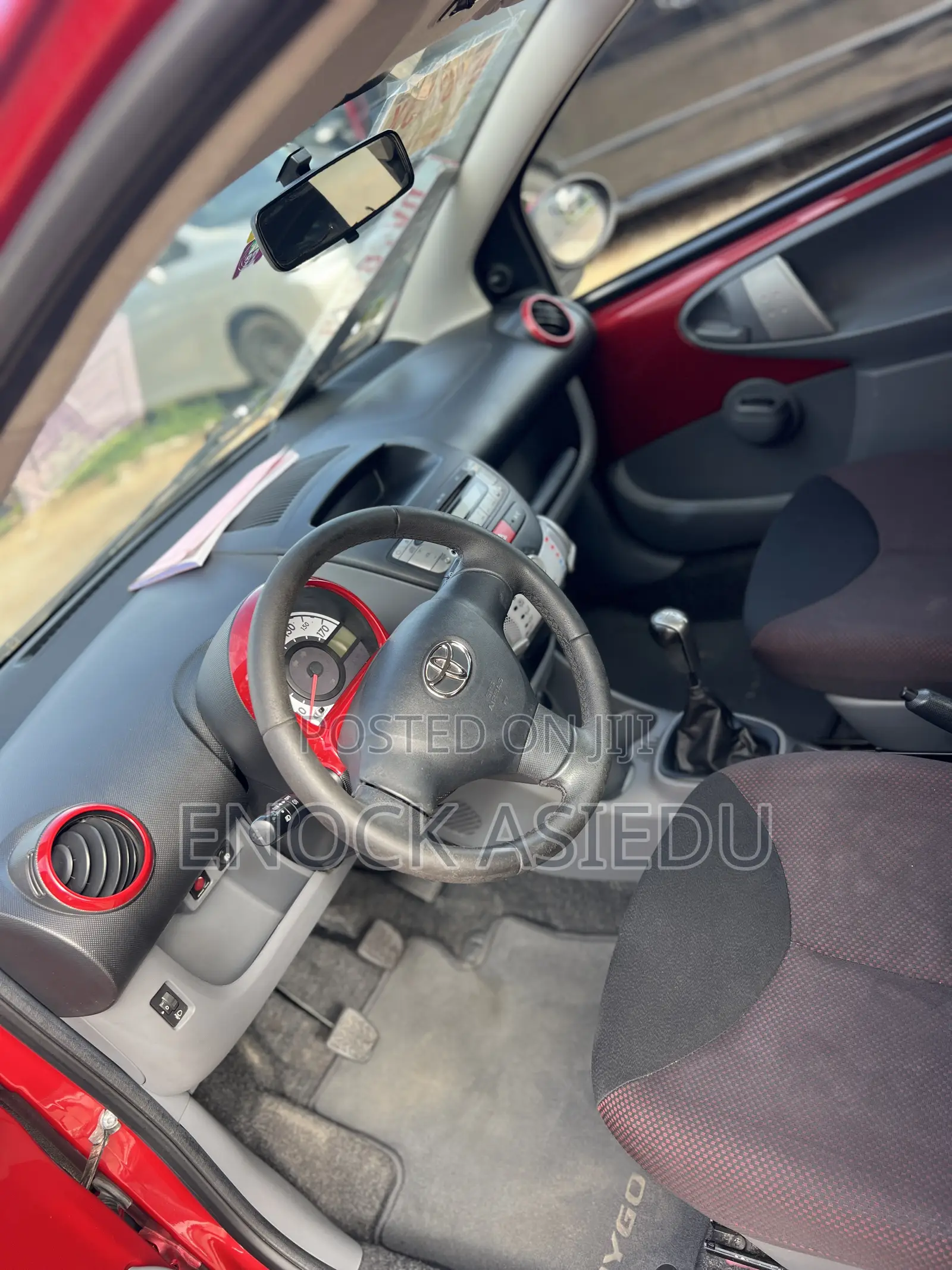 Toyota Aygo 1.0 5-Door 2012 Red