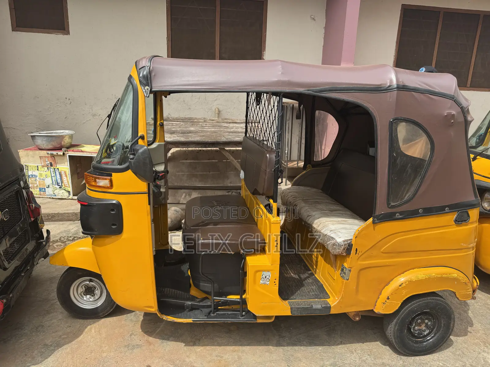 Bajaj RE 2025 Yellow