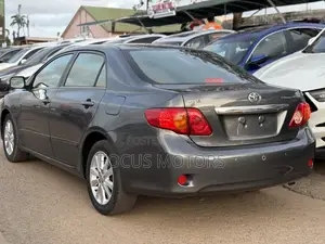 Toyota Corolla LE 4dr Sedan (1.8L 4cyl 4A) 2010 Gray