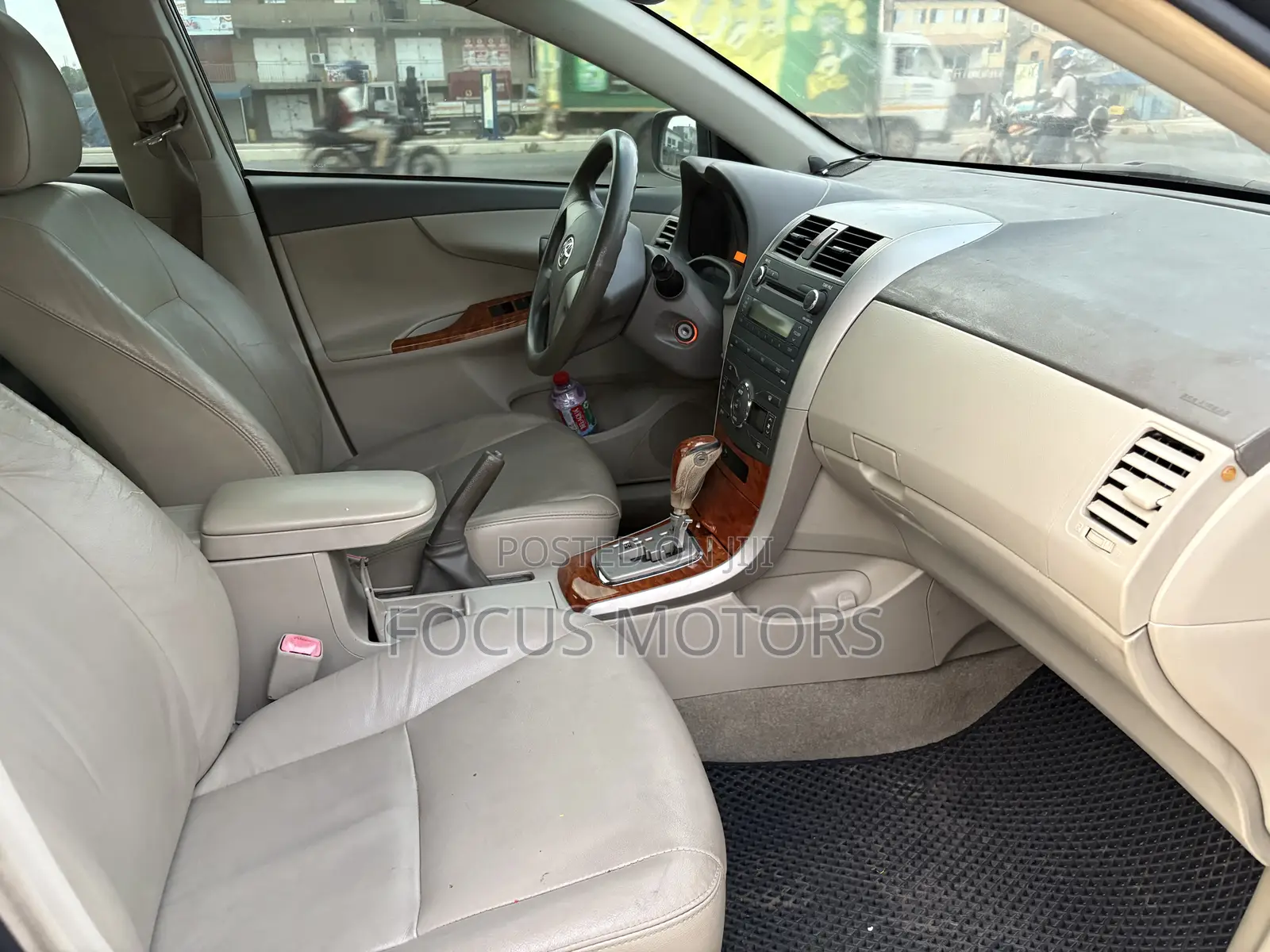 Toyota Corolla LE 4dr Sedan (1.8L 4cyl 4A) 2010 Gray