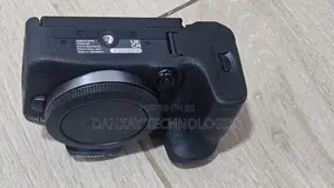 Canon R10 Mirrorless Camera With 18 - 45mm Lens