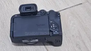 Canon R10 Mirrorless Camera With 18 - 45mm Lens