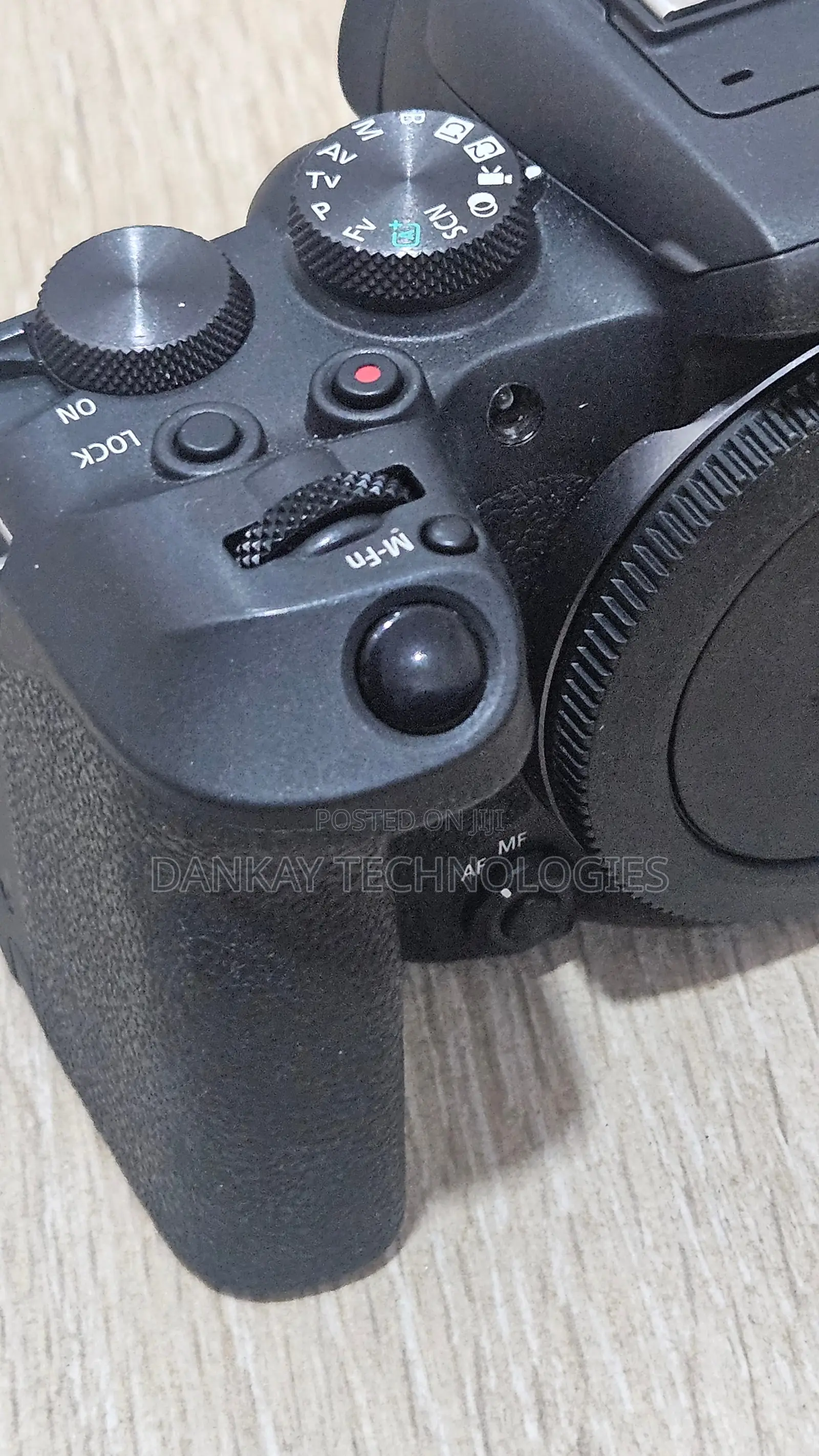 Canon R10 Mirrorless Camera With 18 - 45mm Lens