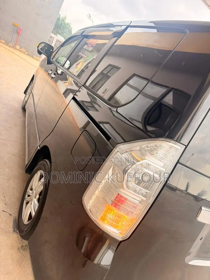 Toyota Voxy 2013 Black