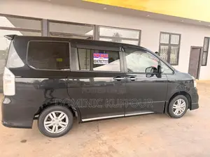 Toyota Voxy 2013 Black