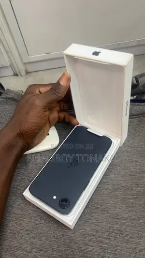 New Apple iPhone 16e 128 GB Black