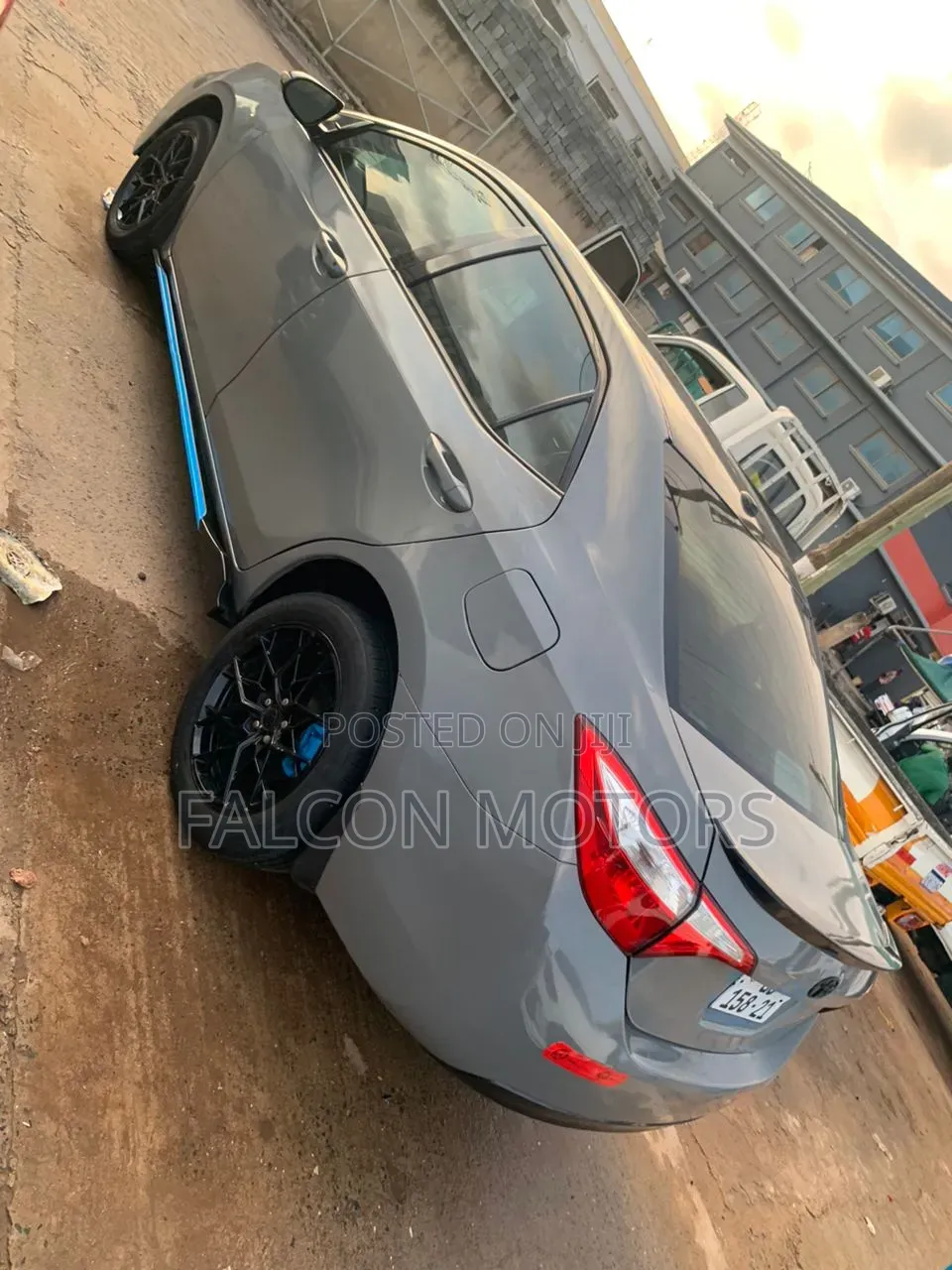 Toyota Corolla LE Plus 4dr Sedan (1.8L 4cyl CVT) 2016 Gray