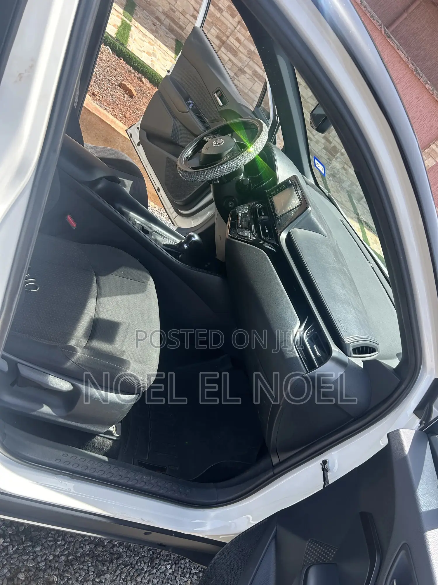 Toyota C-HR LE FWD 2019 White