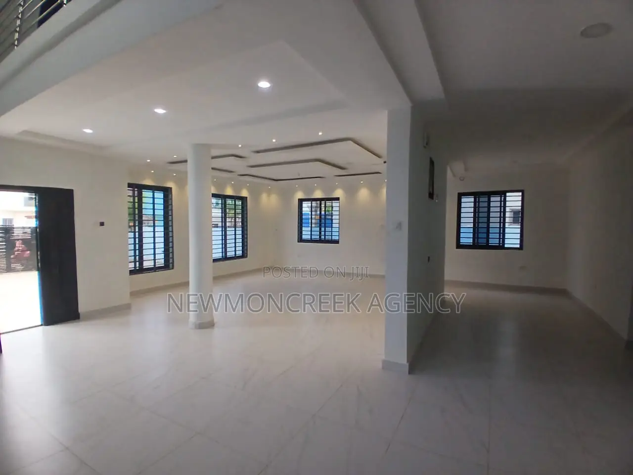 5bdrm Duplex in With Swimming Pool., Lake Side Estate for sale
