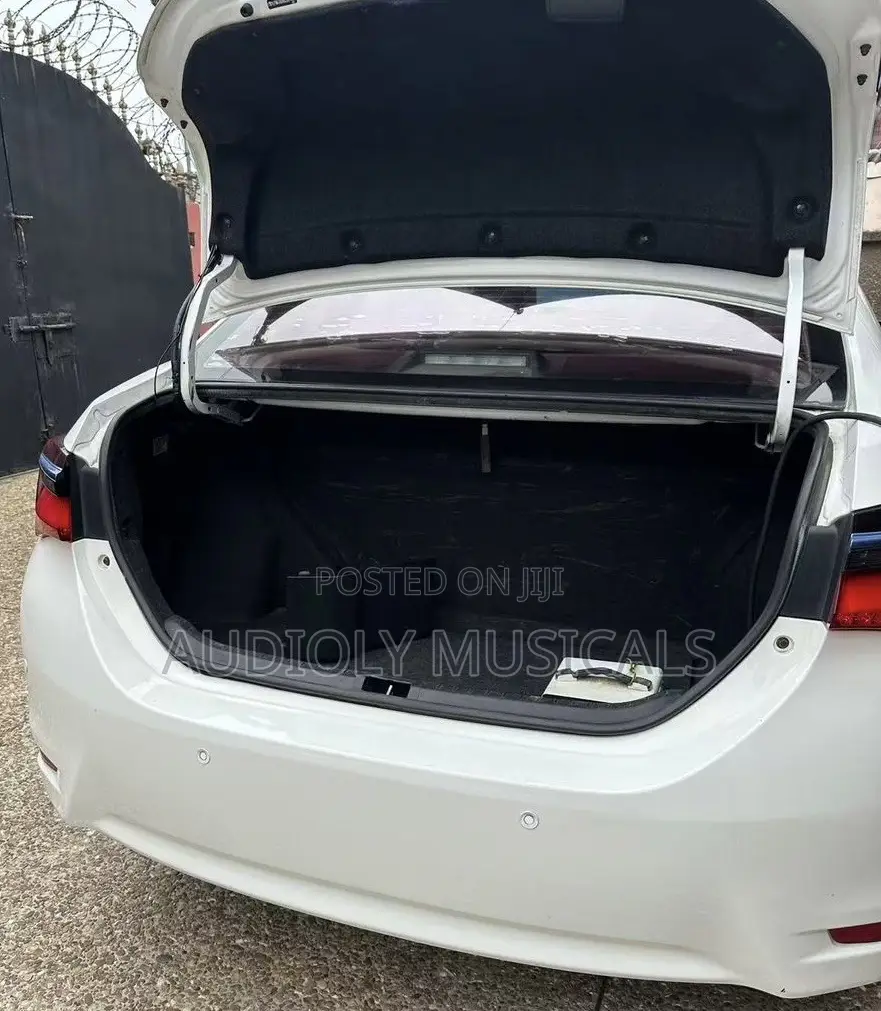 Toyota Corolla 2020 White