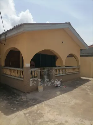 4bdrm House in Awoshie Oyinase, Odorgonno for rent