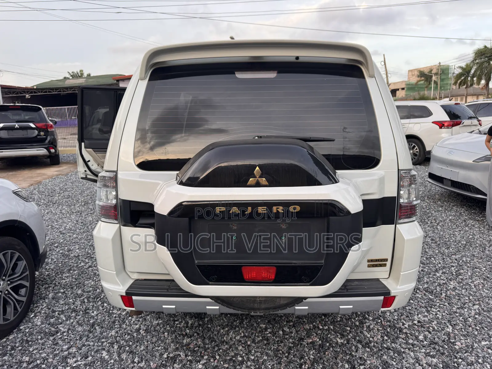Mitsubishi Pajero 2019 White