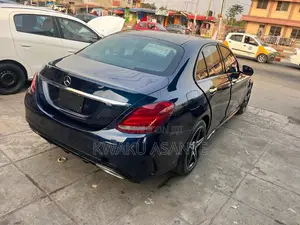 Mercedes-Benz C300 2017 Black