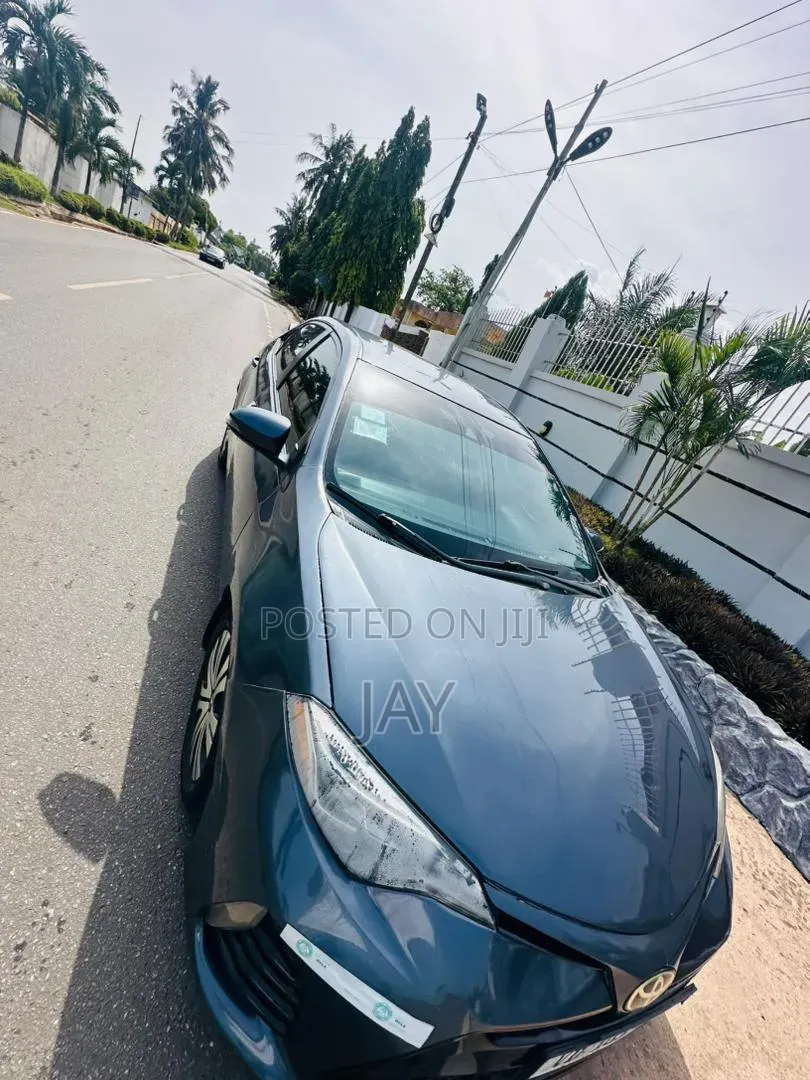 Toyota Corolla LE (1.8L 4cyl 2A) 2019 Gray