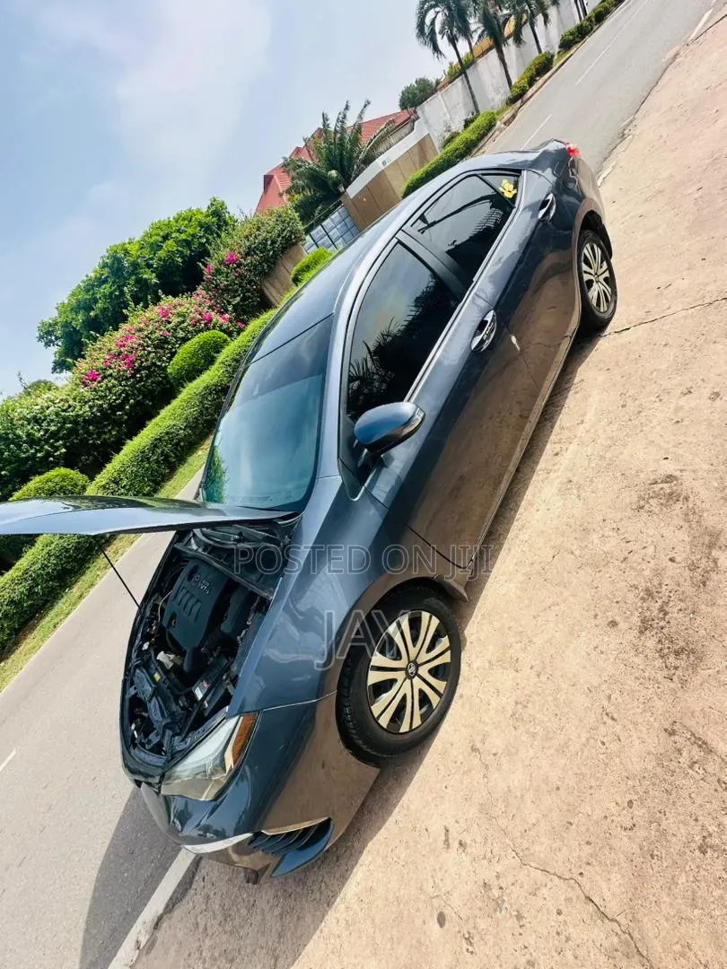 Toyota Corolla LE (1.8L 4cyl 2A) 2019 Gray