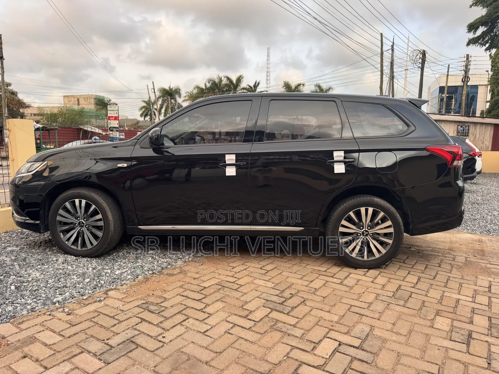 Mitsubishi Outlander 2022 Black