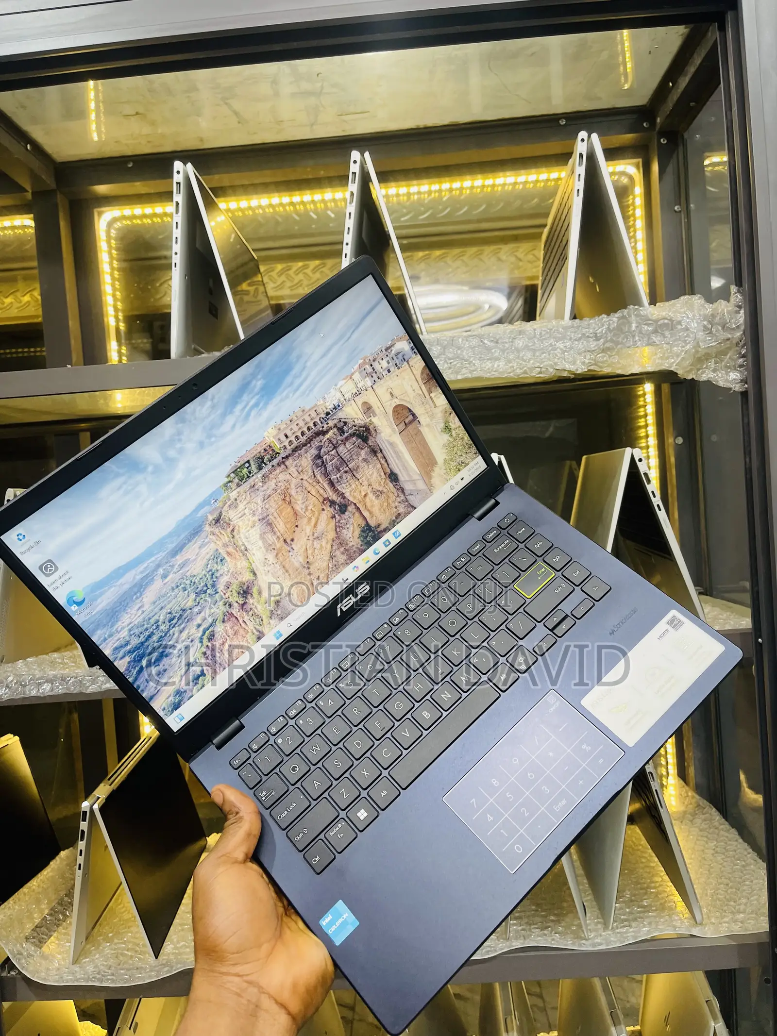 Laptop Asus Vivobook E410M 4GB Intel SSD 60GB
