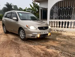 Toyota Matrix XR Hatchback FWD (1.8L 4cyl 4A) 2007 Gold