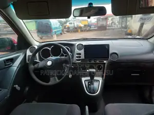 Toyota Matrix XR Hatchback FWD (1.8L 4cyl 4A) 2007 Gold