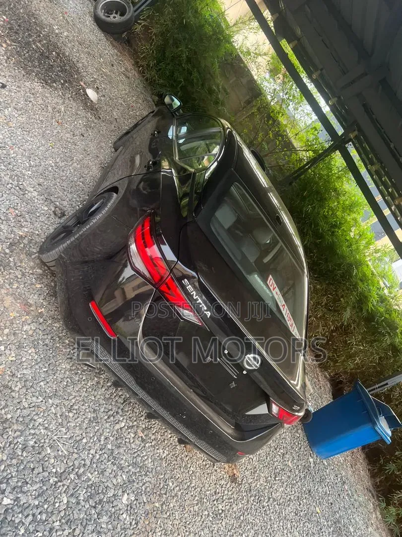 Nissan Sentra SR 2021 Black