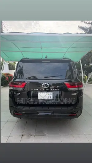 Toyota Land Cruiser LC300 2025 Black